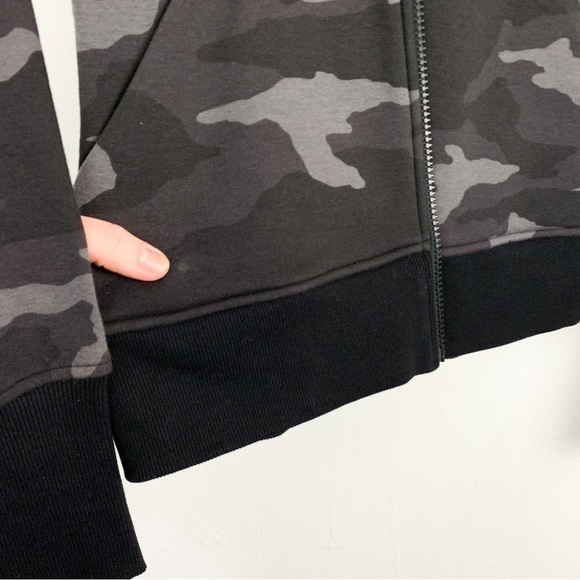 NWT Athleta Triumph Printed Gray Camo Athletic Zip Up Hoodie Sz XXS - Picture 12 of 12